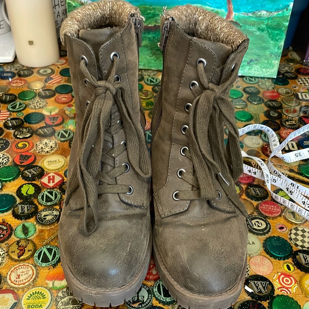 Universal threads ankle boots